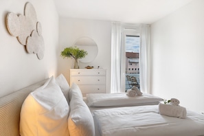 1 slaapkamer, een strijkplank/strijkijzer, gratis wifi, beddengoed