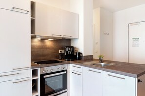 Réfrigérateur, four, plaque de cuisson, lave-vaisselle