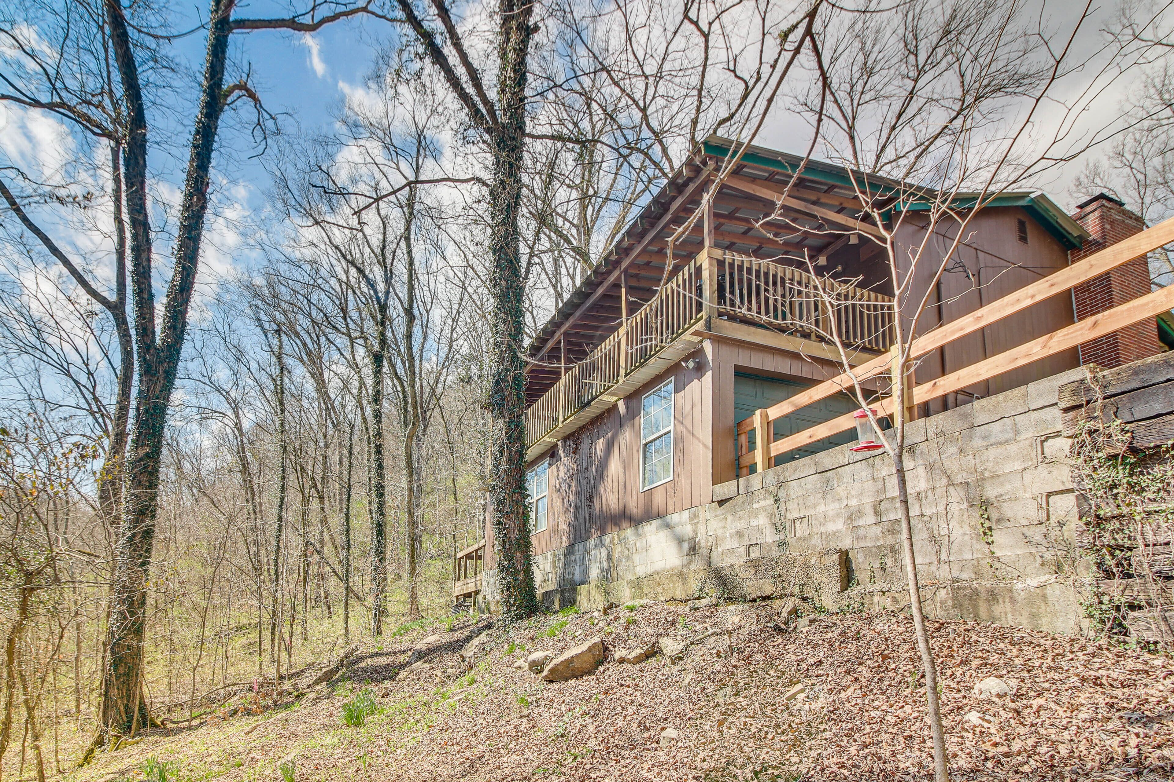 Family-Friendly Smithville Cabin: Game Room & Deck