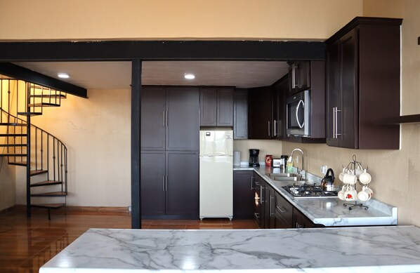 Kühlschrank, Mikrowelle