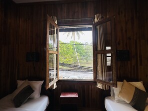 Traditional Triple Room | Free WiFi - Rimvang Guest House (Luang Prabang)