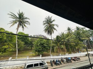 Street view - Rimvang Guest House (Luang Prabang)