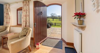Beautiful Cottage in Idyllic Somerset Countryside