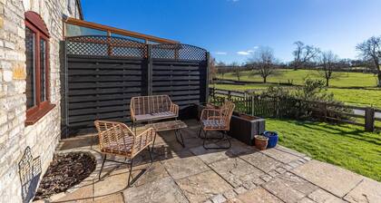 Beautiful Cottage in Idyllic Somerset Countryside