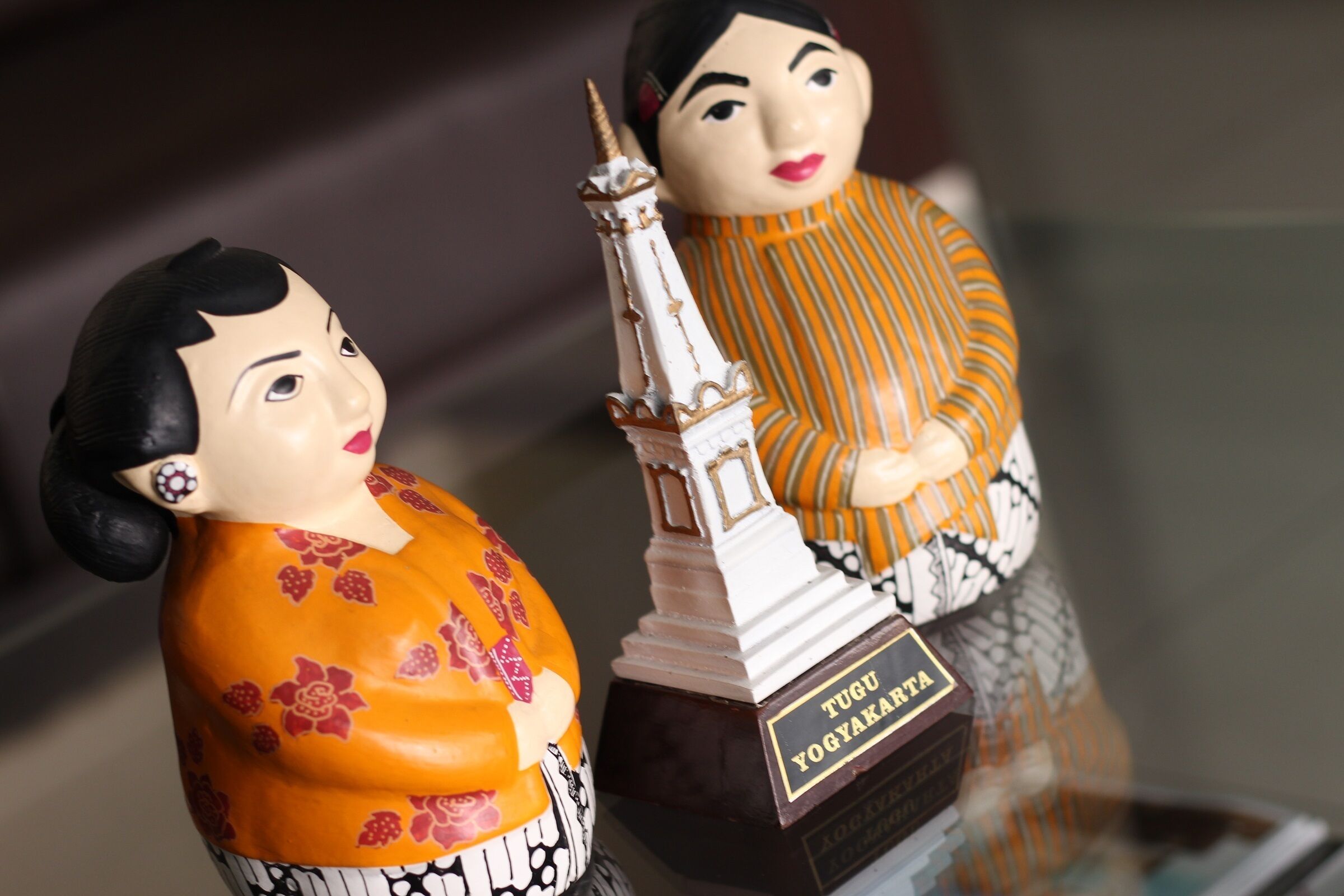 Two figurines, one with a tower and the other with a label reading "Tugu Yogyakarta".