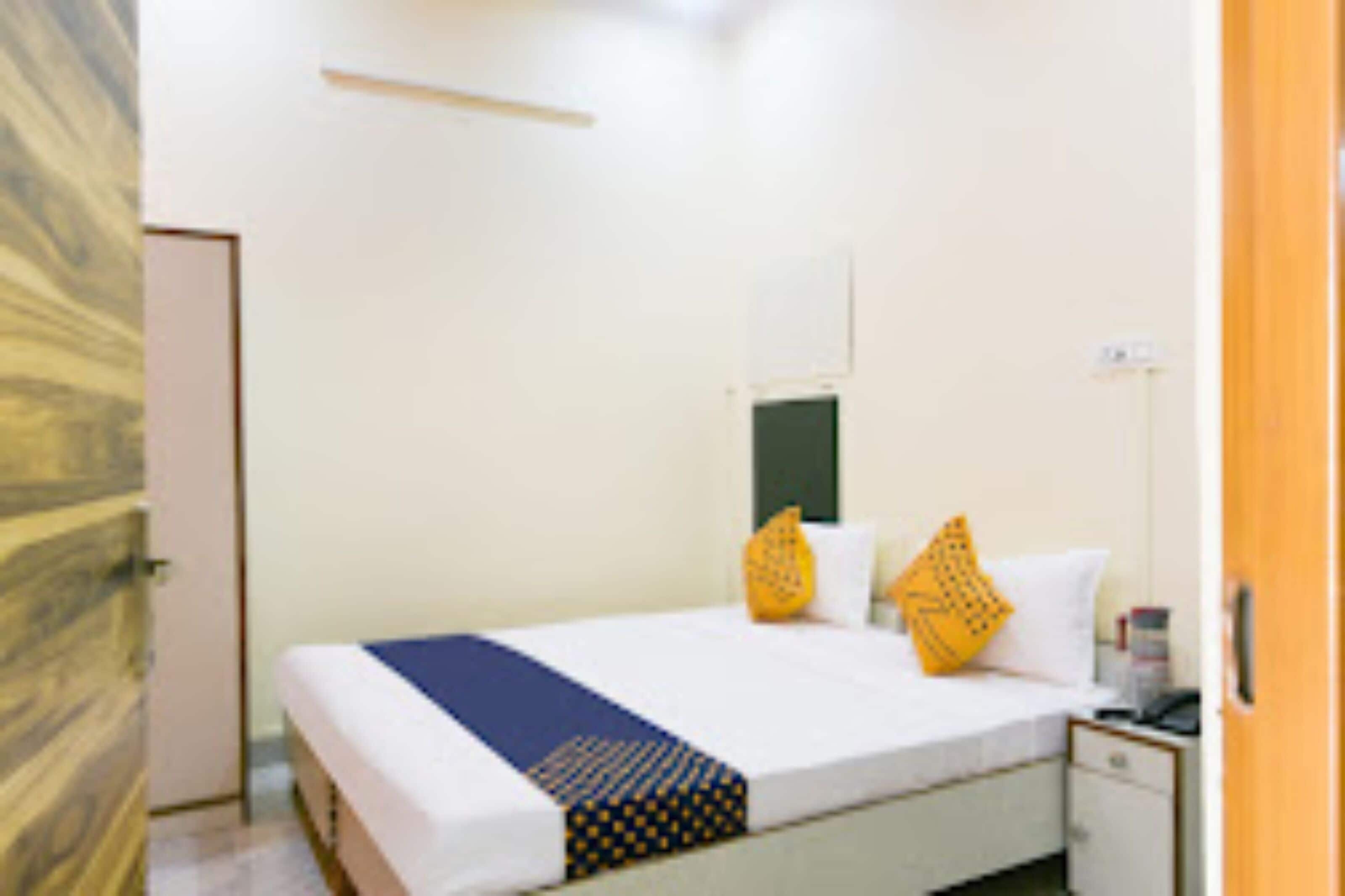 Deluxe Double Room, City View | Soundproofing, free WiFi, bed sheets