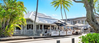 Beachfront 3-Bed with Pool & Stunning Ocean Views