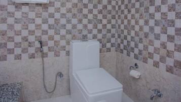 Artículos de higiene personal gratuitos y zapatillas