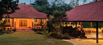 4/6-persons sized villa with great views & fresh air, big private tropical land.