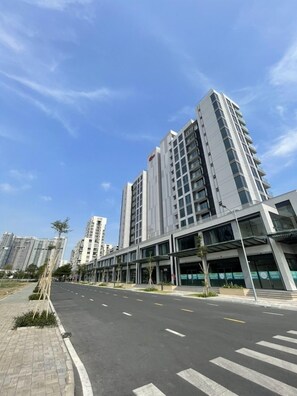 Front of property - Cardinal Court - Vina We Stay (Ho Chi Minh City)
