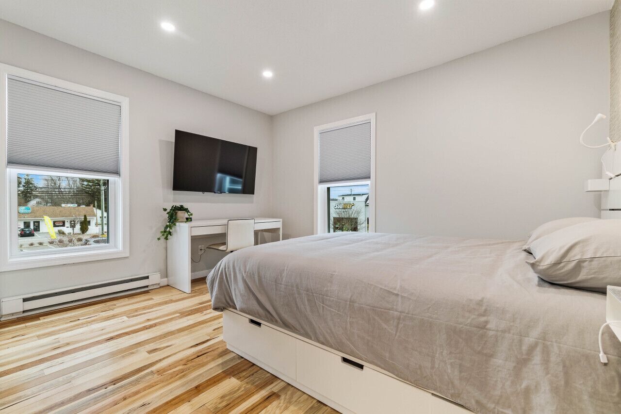 1 makuuhuone, työpöytä, silitysrauta/-lauta, vauvan matkasänky