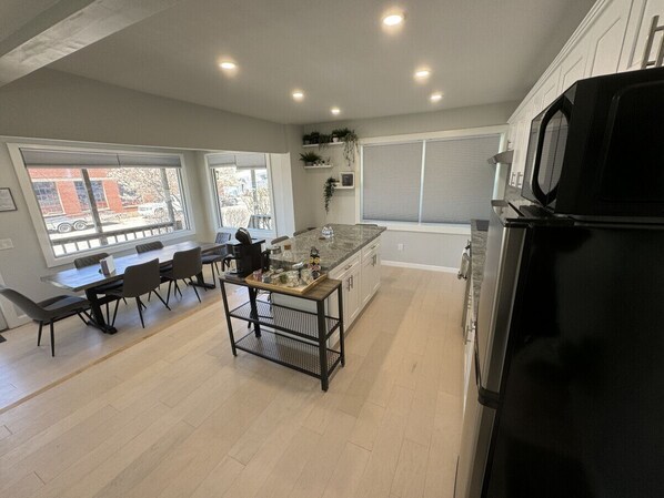 Fridge, microwave, stovetop, dishwasher