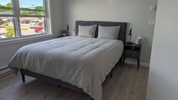 1 soveværelse, skrivebord, strygejern/strygebræt, weekendseng