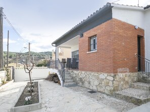 Exterior - Winahost Penedés Carmina (Pontons)