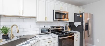 Royal Respite: Green Kings & Grey Queens Hideaway!