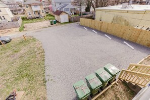 المنطقة المحيطة بالمنشأة