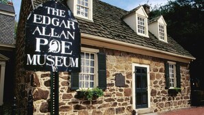 A stone building with a sign for The Edgar Allan Poe Museum. - Royal Respite: Green Kings & Grey Queens Hideaway! (Richmond)