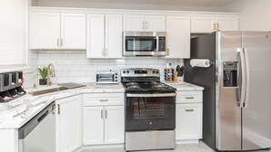茶具/咖啡用具、冰箱、微波炉、烤箱