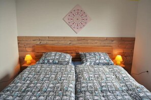 1 bedroom, iron/ironing board, WiFi, bed sheets - Healing Farm - family apartment (Škofja Loka)