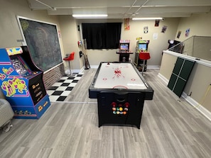 Games room - Vitamin Sea- 407- Waterfront Balcony-2 min to beach-resort amenities! (Ruskin)