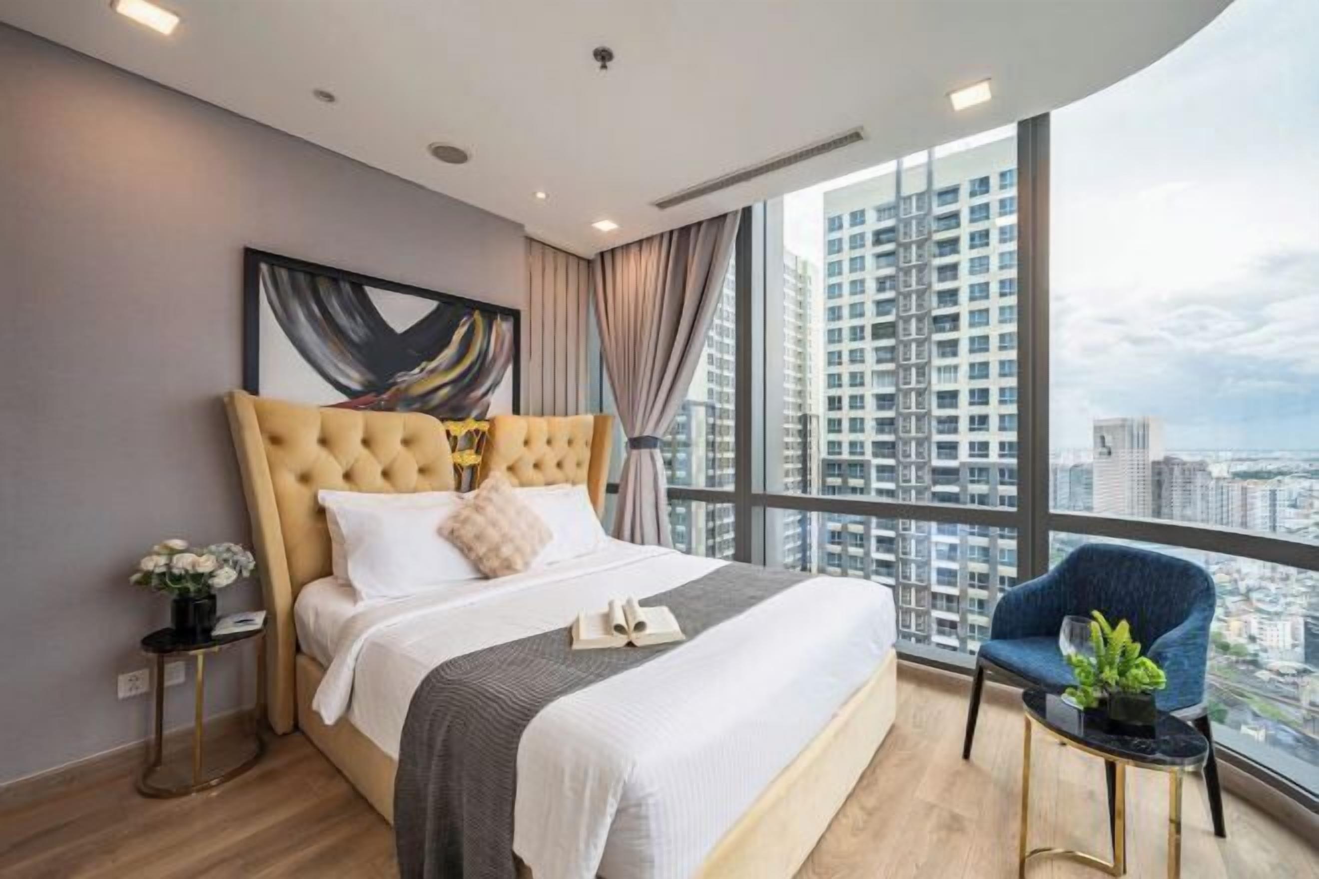 Individually decorated, individually furnished, desk, soundproofing