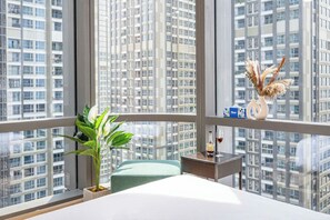 Decoración personalizada, muebles diferentes y escritorio