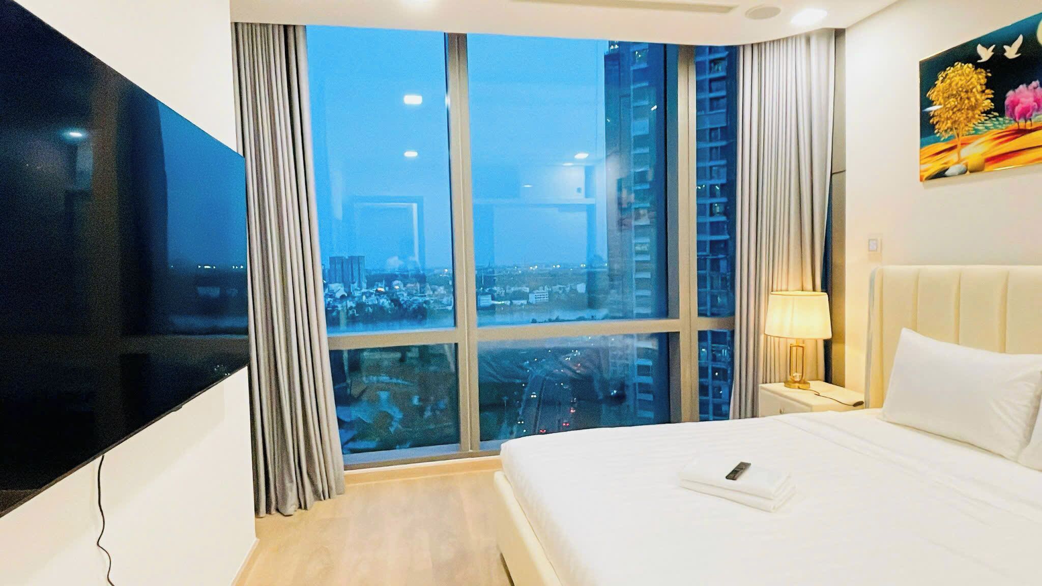 Individually decorated, individually furnished, desk, soundproofing