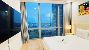 Family Apartment | Individually decorated, individually furnished, desk, soundproofing - Landmark 81 - Saigon Luxury Apartment (Ho Chi Minh City)