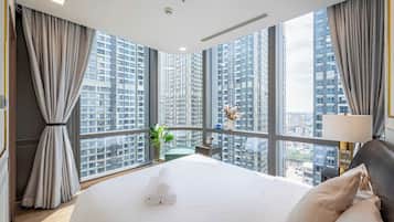 Panoramic Apartment | Individually decorated, individually furnished, desk, soundproofing