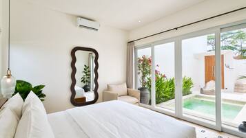 2 bedrooms, in-room safe, desk, blackout curtains