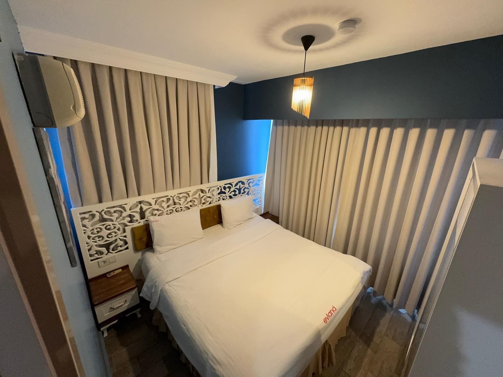 デラックス スイート | セーフティボックス (室内)、客室ごとに異なる装飾、客室ごとに異なるインテリア、デスク