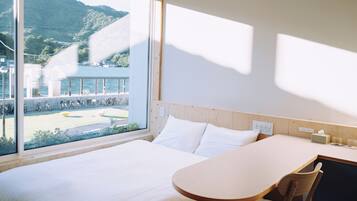 Studio, 1 Double Bed, Harbor View | In-room safe, desk, free WiFi, bed sheets