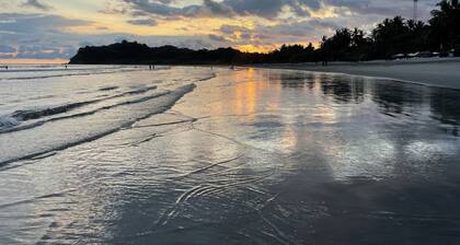 Beautiful top unit, pvt deck, GREAT location!