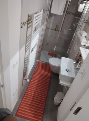 Appartement, 3 slaapkamers, roken, uitzicht op tuin | Badkamer