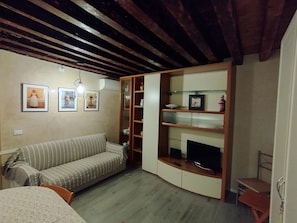 Apartment, 3 Bedrooms, Smoking, Garden View | Lounge - Ca Lirica Peace of Mind Just a few Steps From St Mark's Square (Venice)