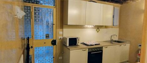 Apartment, 3 Bedrooms, Smoking, Garden View | Interior