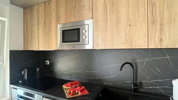 Apartment, 3 Bedrooms, Accessible, Smoking | Dining