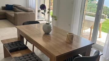 Apartment, 3 Bedrooms, Smoking, Balcony | Living area