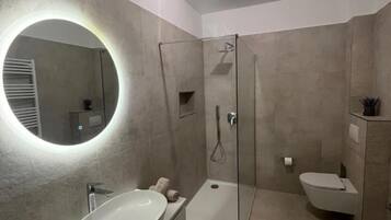 Apartment, 3 Schlafzimmer, Raucher, Balkon | Badezimmer