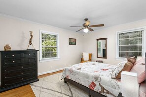 2 dormitorios, tabla de planchar con plancha, cuna de viaje y wifi