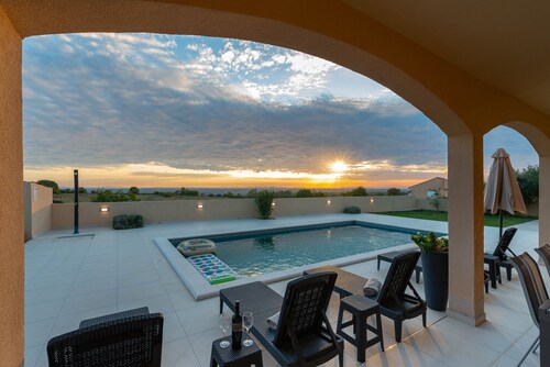 Apartment Holiday House Diana with pool