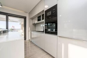 Frigorifero, microonde, forno, lavastoviglie