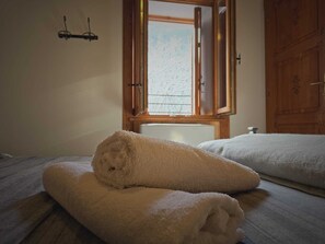 Monolocale, camere multiple, fumatori, patio | 1 camera