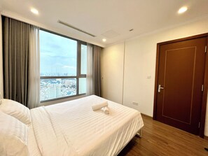 都會公寓, 1 張特大雙人床, 露台, 城市景 | 2 間睡房、高級寢具、羽絨被、記憶棉床墊