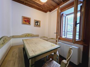 Apartment, 1 Bedroom, Smoking, Patio | Dining room