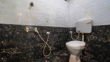 Doccia, soffione a pioggia, asciugamani, sapone
