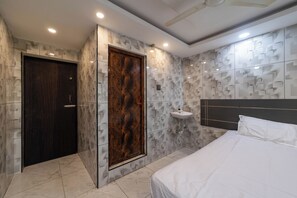 Ropa de cama hipoalergénica, escritorio, wifi gratis y ropa de cama 