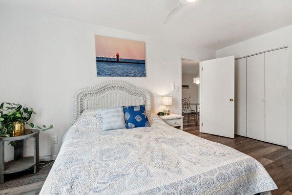 1 habitación, tabla de planchar con plancha, wifi gratis y ropa de cama