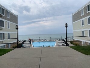 Et oppvarmet basseng