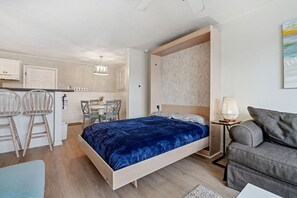 1 bedroom, iron/ironing board, WiFi (free), bed sheets